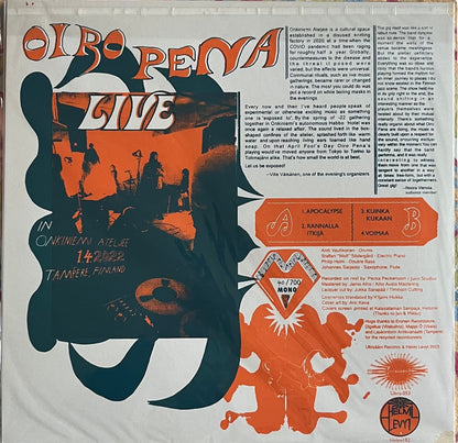 Album cover for 'Oiro Pena Live' featuring silhouettes and text on a white background